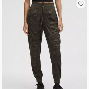 SPLENDID WOMEN'S CAMO KNIT JOGGER SIZE LARGE